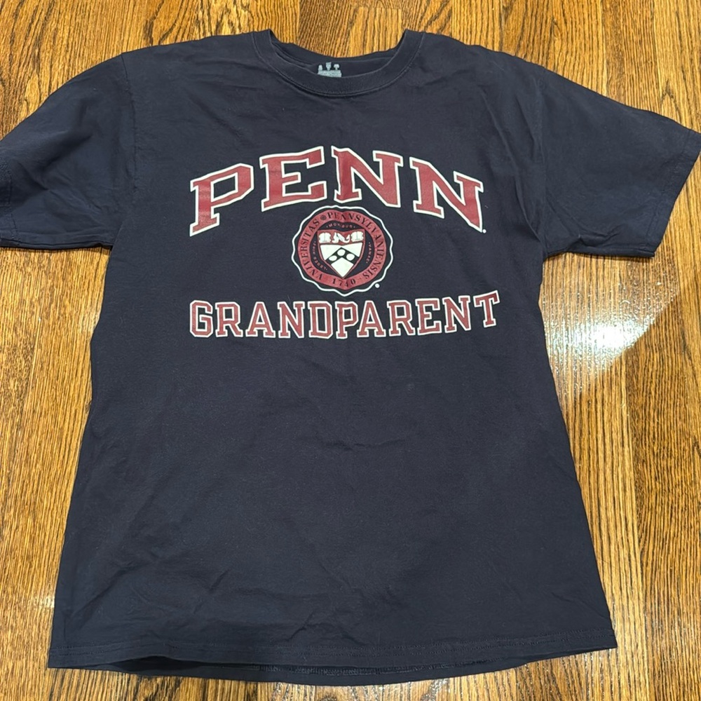 University of Pennsylvania UPenn Penn Grandparent T shirt M Medium Navy